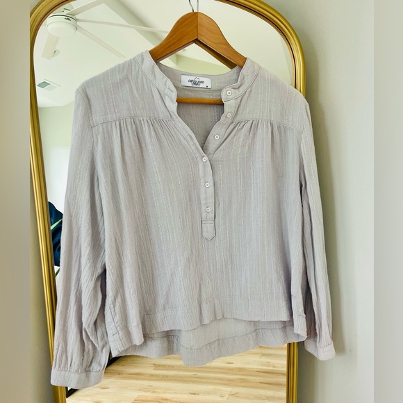 Carly Jean Los Angeles Textured Top - Picture 1 of 3